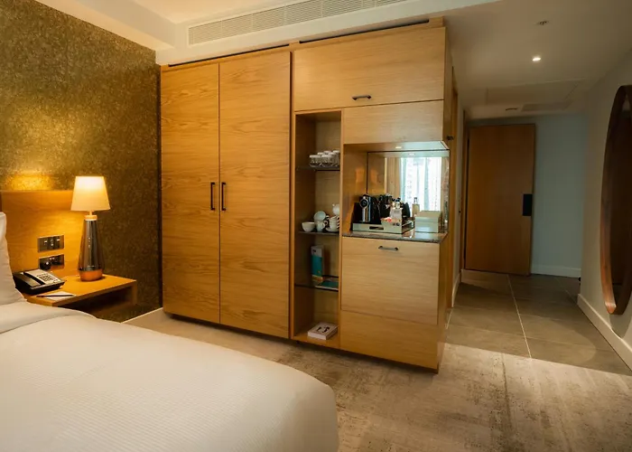 Lincoln Plaza Hotel London, Curio Collection By Hilton